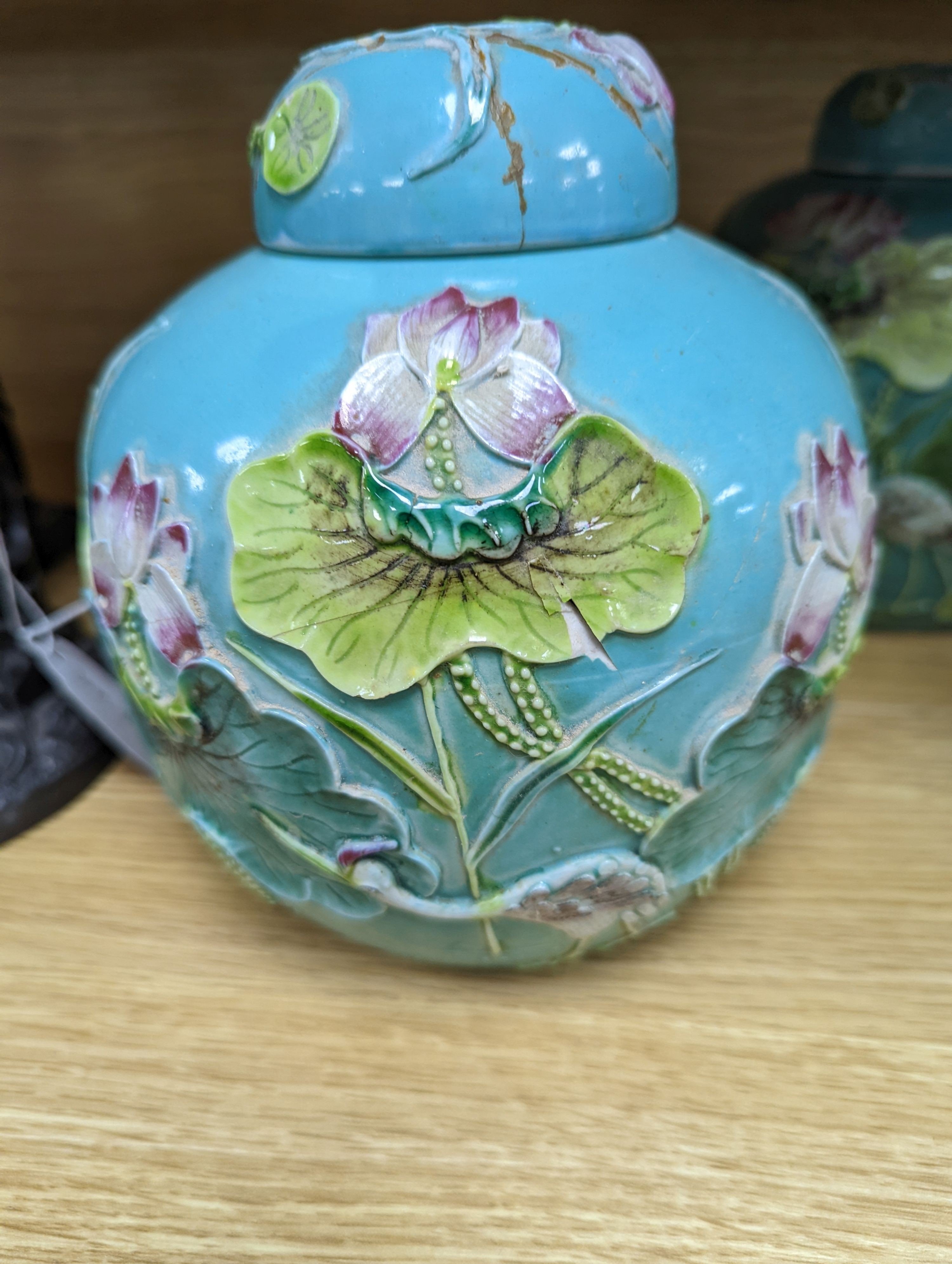 A pair of Chinese enamelled porcelain jars and covers, early 20th century, 17.5cm